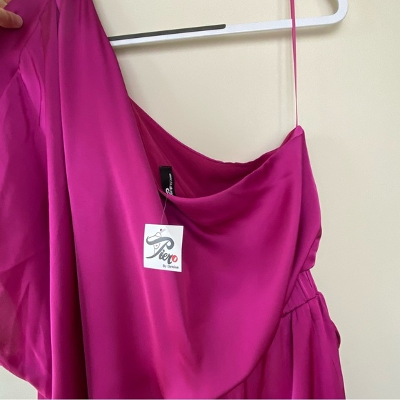 NWT Piero from a boutique in Puerto Rico. Off the shoulder jumpsuit with belt. - Picture 8 of 15